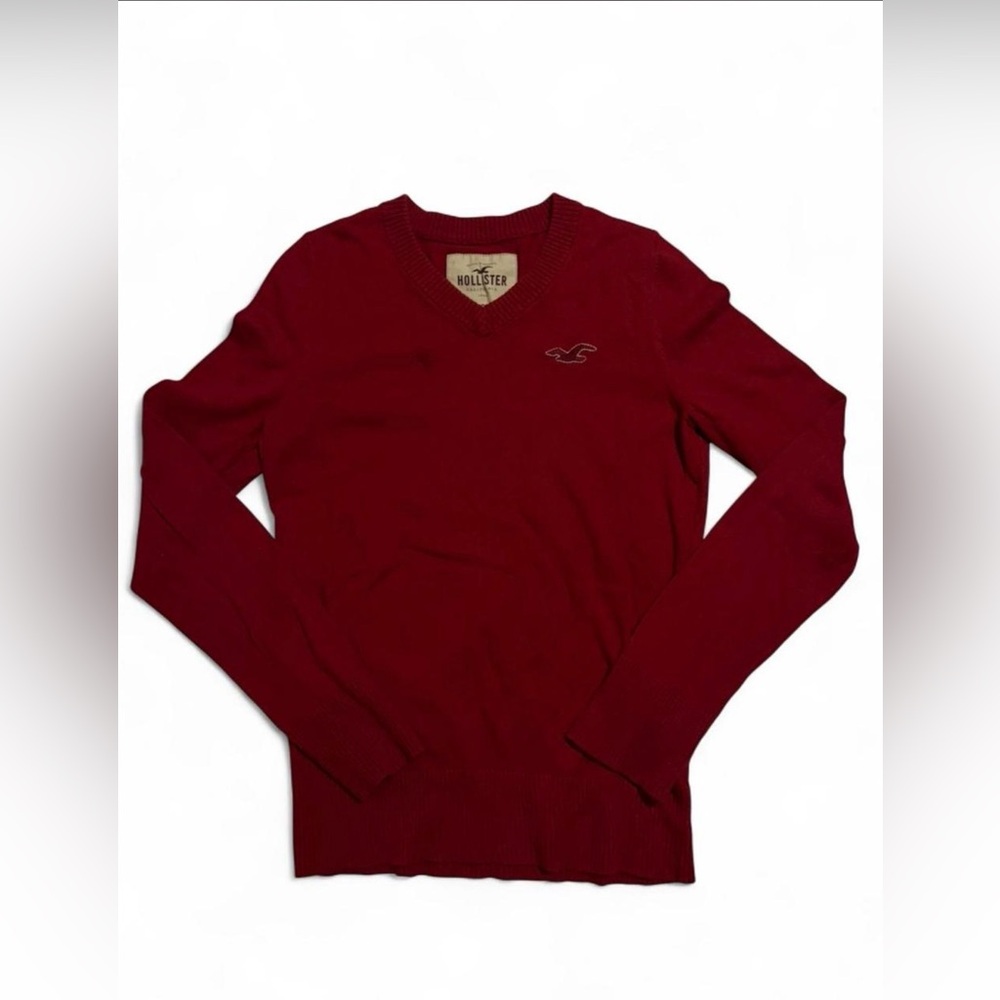 Hollister Men's V-Neck Sweater in Deep Red